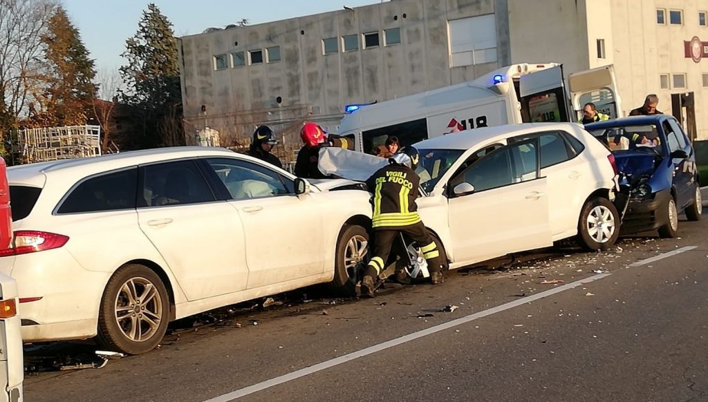 Schianto Tra Tre Auto Ad Alseno Donna Ferita Gravemente Libert Piacenza