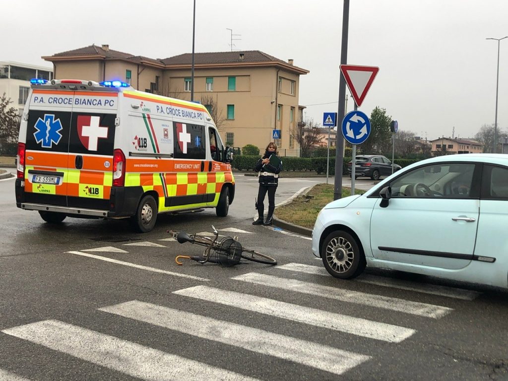 Anziano In Bicicletta Investito Alla Rotonda Di Corso Europa