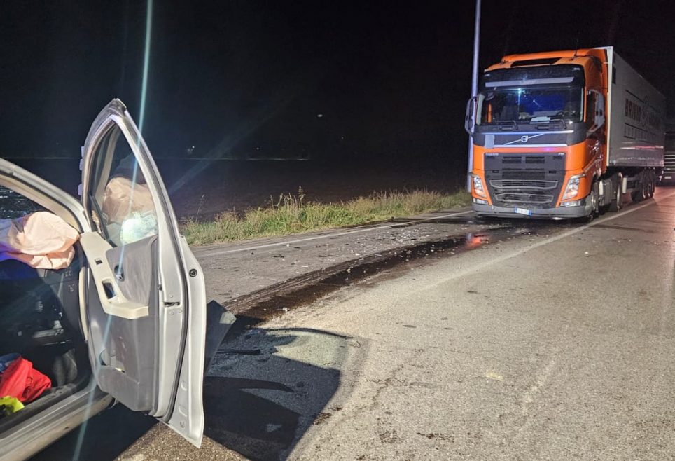 Frontale Tra Auto E Camion A San Bonico Gravemente Ferita Una Donna