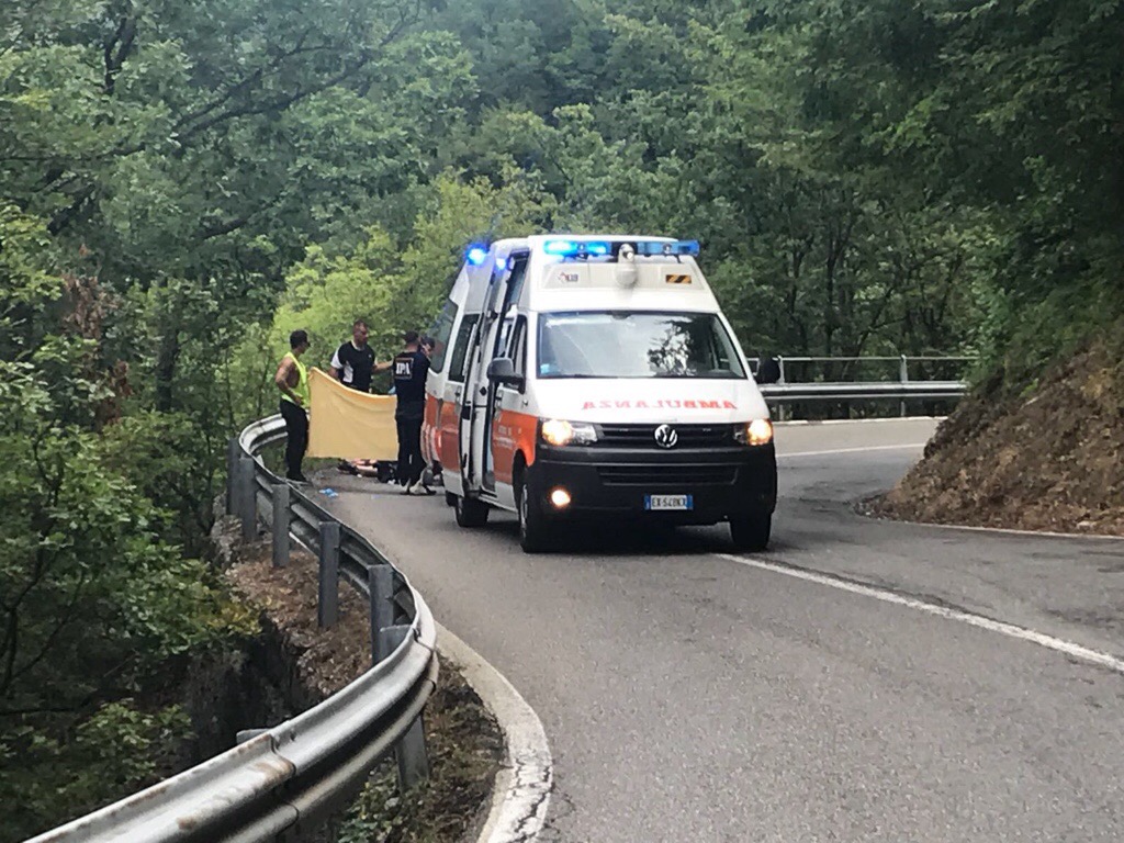 Schianto sulla statale 45, gravissimo un centauro 25enne ...